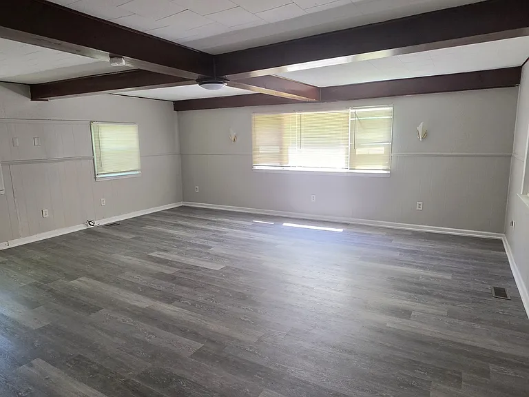 11332 Republic Ave — Photo 6