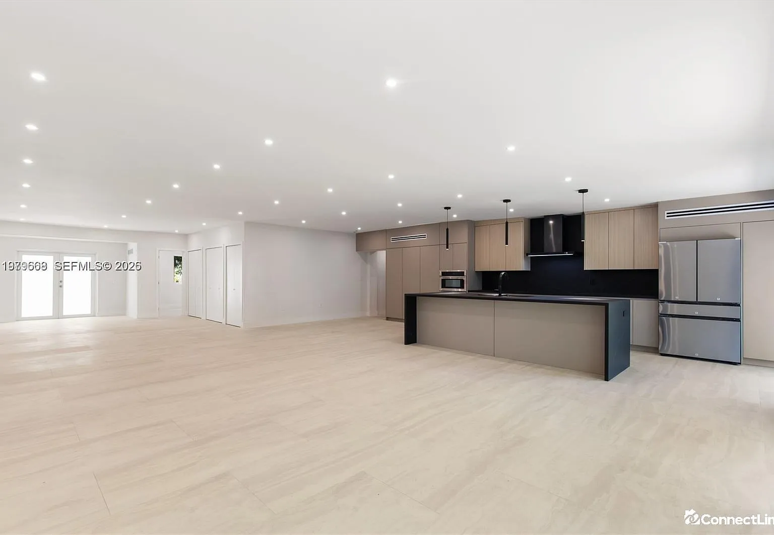 4 bed, 3.0 bath, $8,000 — Photo 3