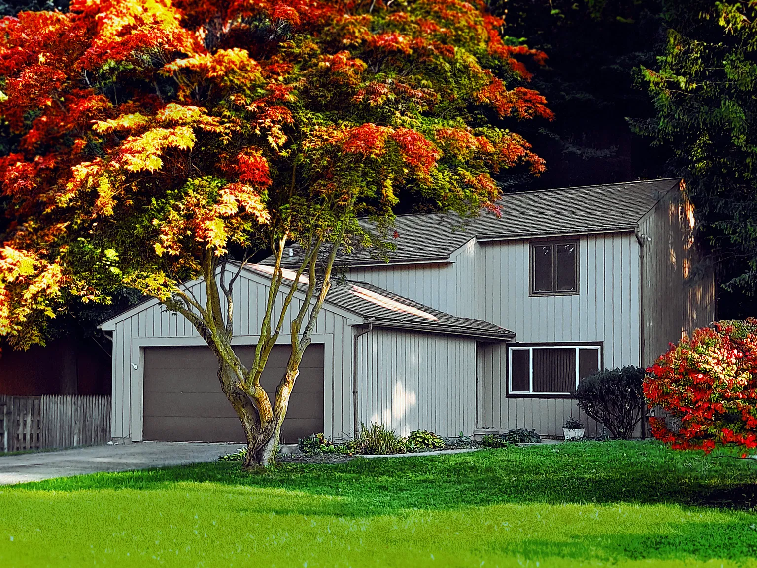 127 Beacon Hills Dr S — Photo 1