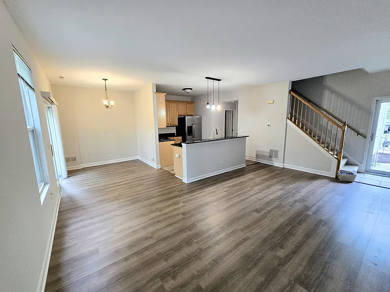 4039 Blackstone Dr — Photo 3