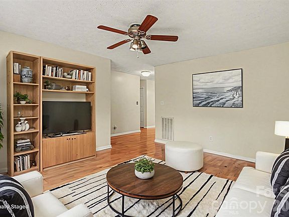 2nd image of 105 Chalice Ct