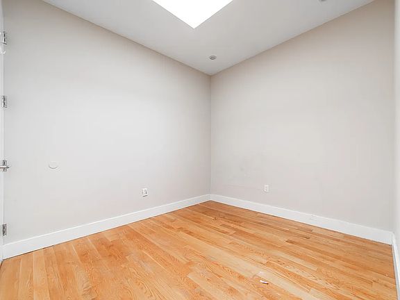 5th image of 1100 De Kalb Ave #2L