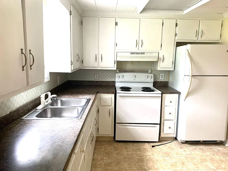 225 Dunnaway St — Photo 3
