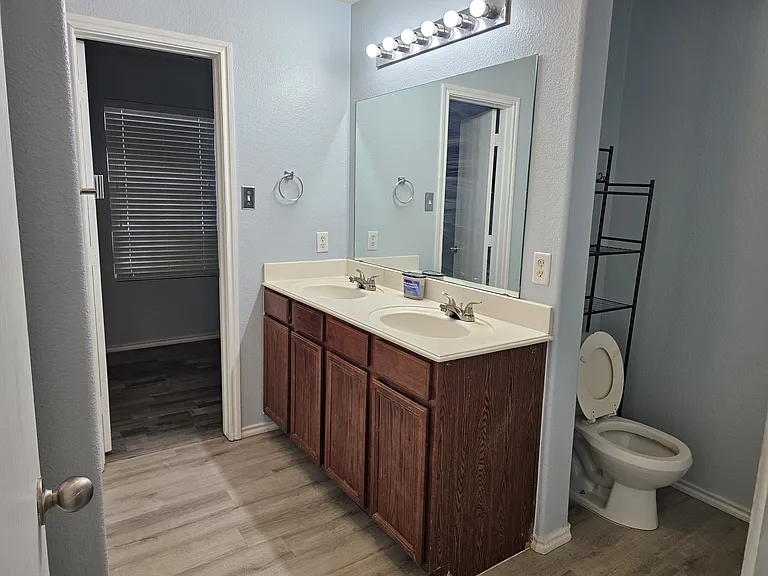 702 Locustberry Dr — Photo 10