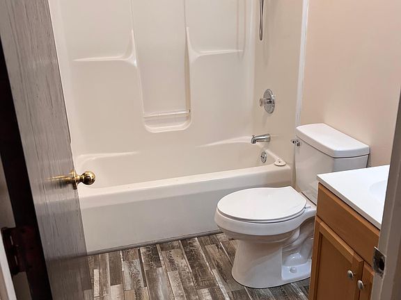 4th image of 376 Woodstock Ln #376