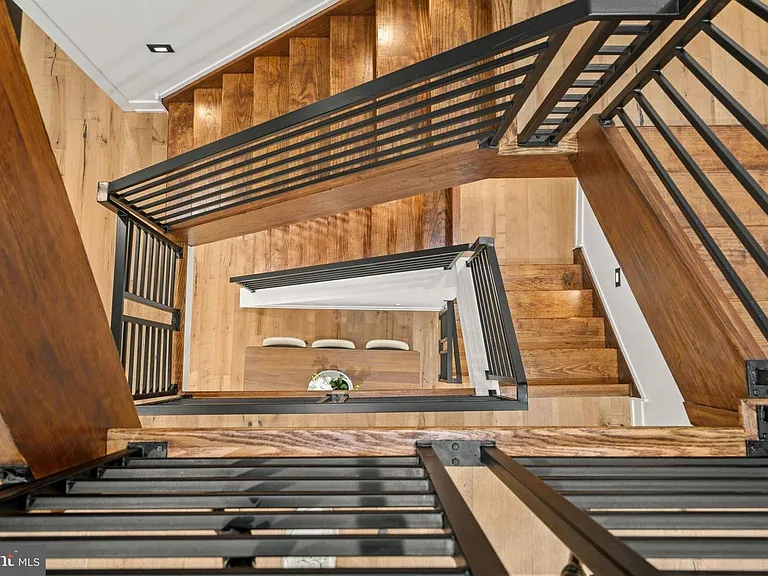 2403 Grays Ferry Ave — Photo 32
