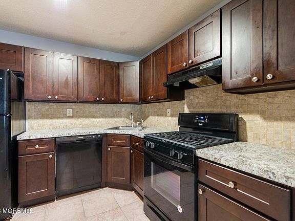 4th image of 14-3 Sacramento Court