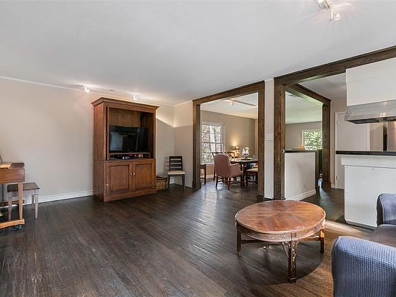 5th image of 1319 Cedar Hill Ave