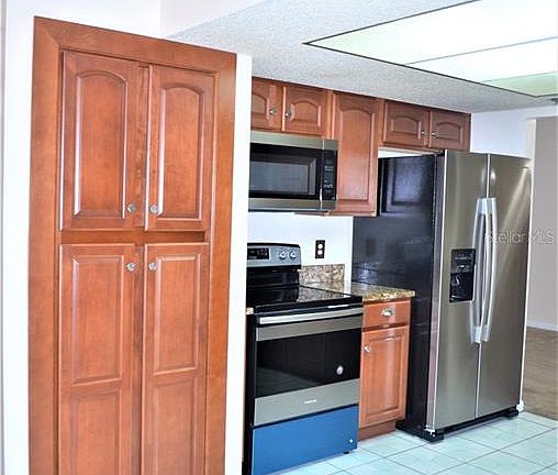 4th image of 2090 Apricot Dr