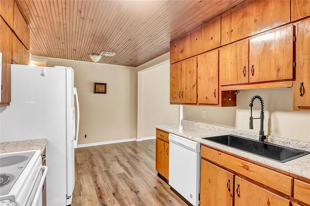 3 bed, 2.0 bath, 1500 sqft, $2,395 — Photo 4