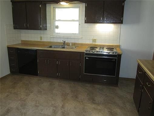 KITCHEN W/ JENN-AIRE RANGE