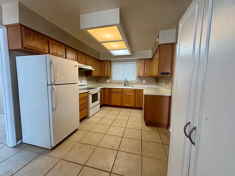 9516 Dona Marguerita Ave NE — Photo 2