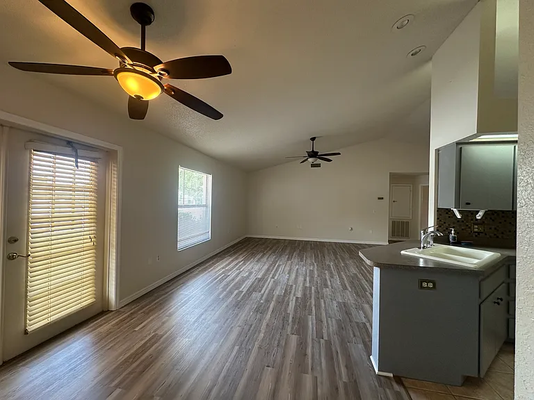 150 S Carolina Ave — Photo 8