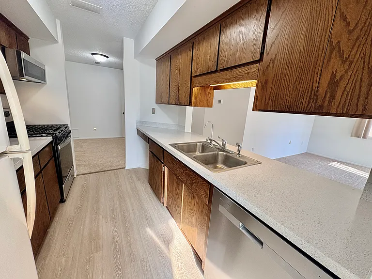 1844 Zanzibar Ln N — Photo 1