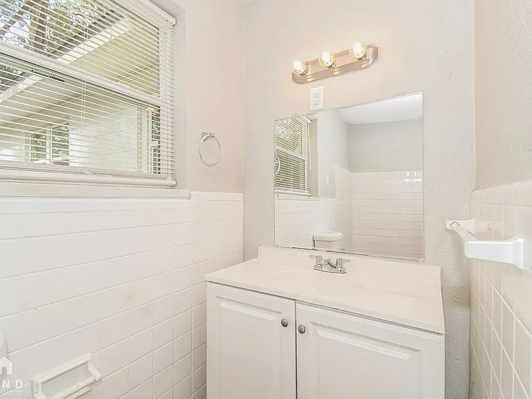 214 N Whitney St — Photo 9