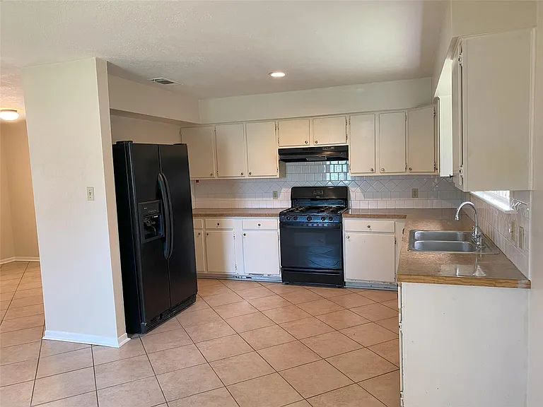 4601 Reveille St — Photo 4