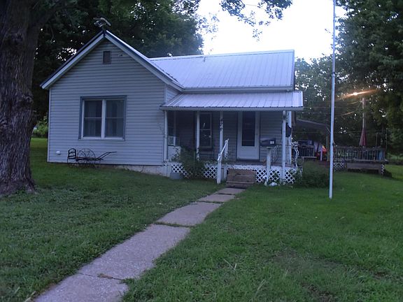 2nd image of 428 E 11th St