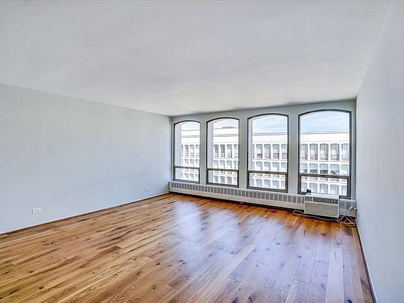 3rd image of 1450 E 55th Pl APT 1023S