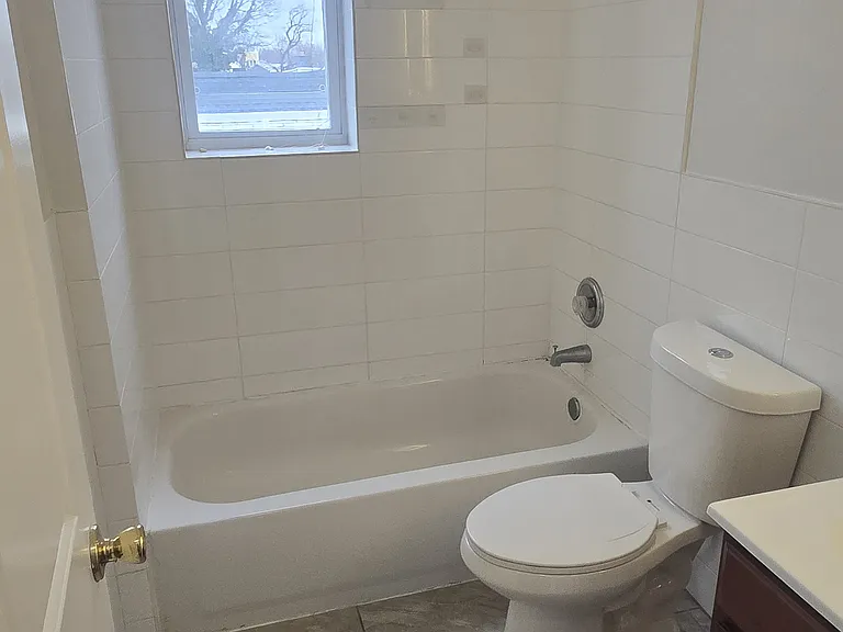 162 Bergen Ave #4B — Photo 6