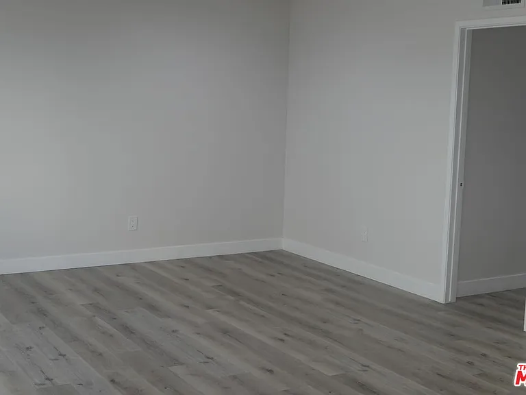 10836 Camarillo St #3 — Photo 12