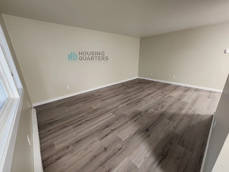 2014 W Broadway Ave #4 — Photo 1