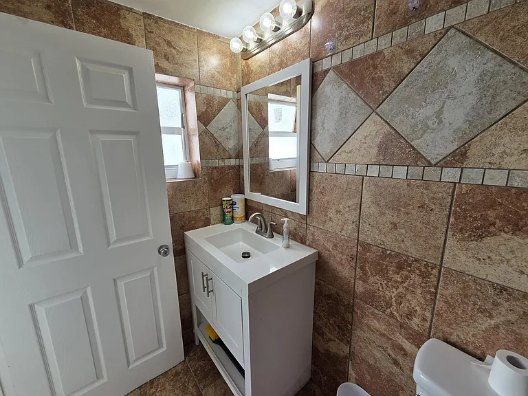 4824 SW 45th Ave — Photo 9