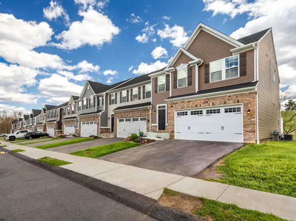 220 Stonehurst Dr, Morgantown, WV 26501