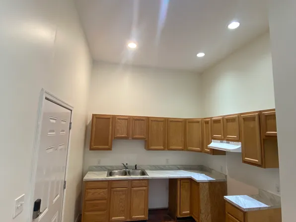 136 S 3rd St #D, Minersville, PA 17954