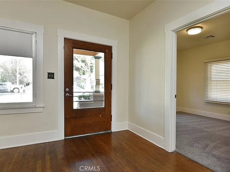 470 W Center St — Photo 4