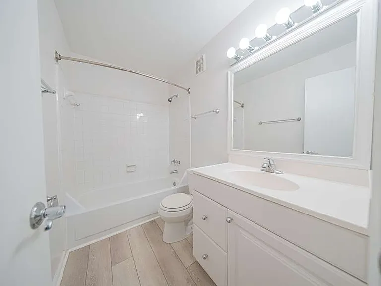 2218 Hunters Run Dr — Photo 17
