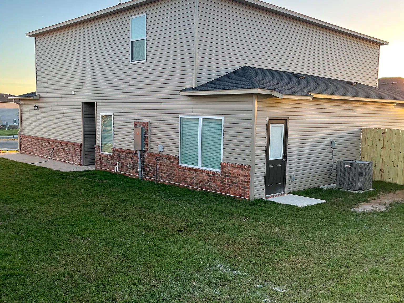 3 bed, 1430 sqft, $1,700 — Photo 2