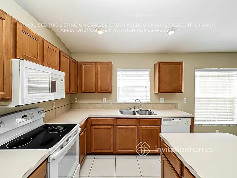 8015 Alamosa Wood Ave — Photo 6