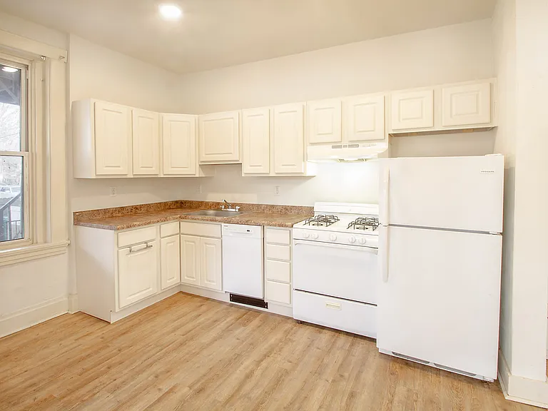 423 Biddle Ave — Photo 9
