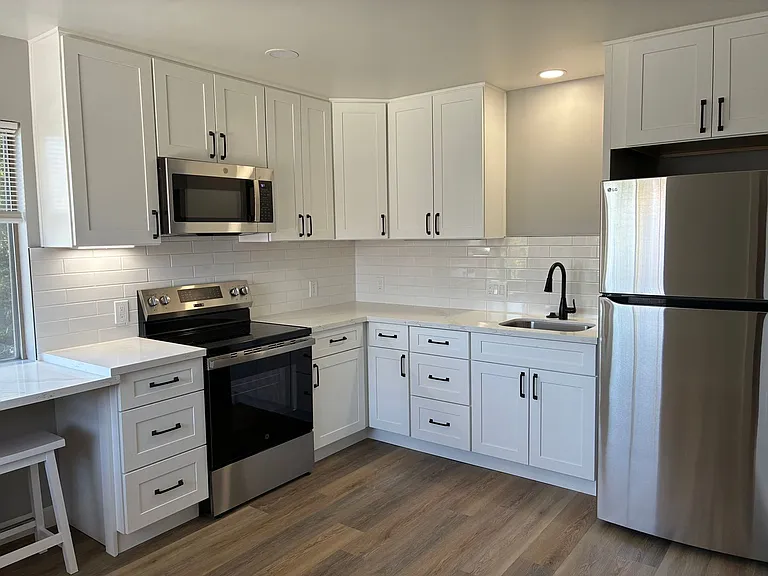 828 D St — Photo 16