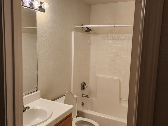 5th image of 65 Elmwood Dr