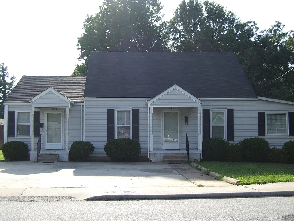 Front View of 
424-A and 424-B Salem Street