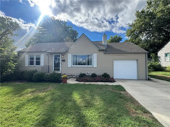 6126 Metcalf Ln, Overland Park, KS 66202