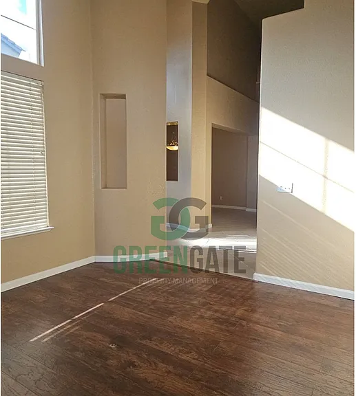 571 Zurich Dr — Photo 13
