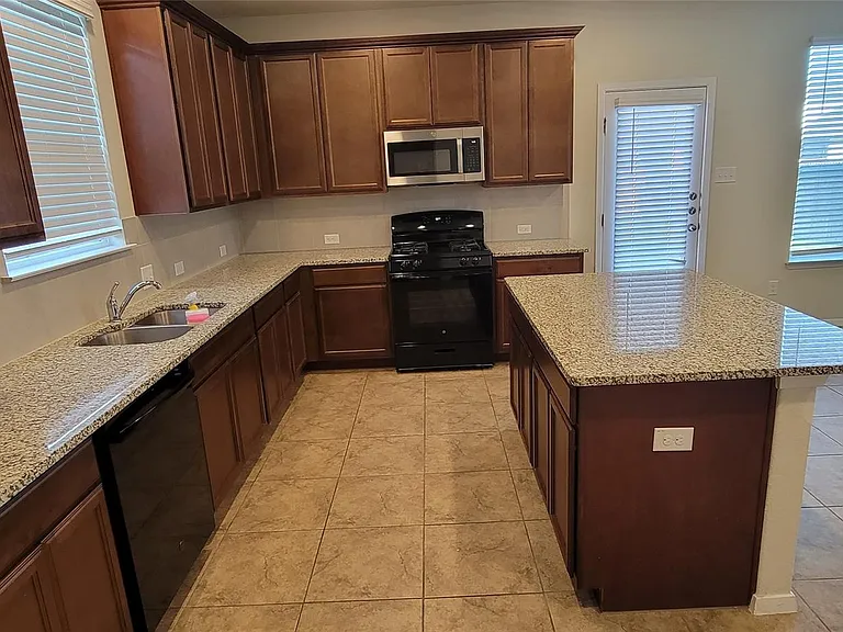 127 Trailside Ln — Photo 4