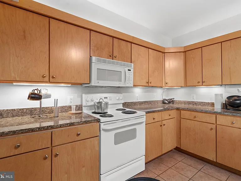 616 E St NW #304 — Photo 21