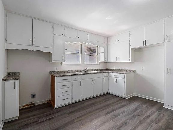 3rd image of 1529 E King St