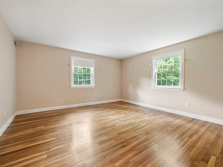 131 Montvale Rd — Photo 28