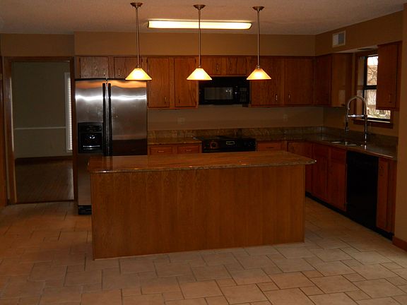 3rd image of 8747 Cumbernauld Cir N