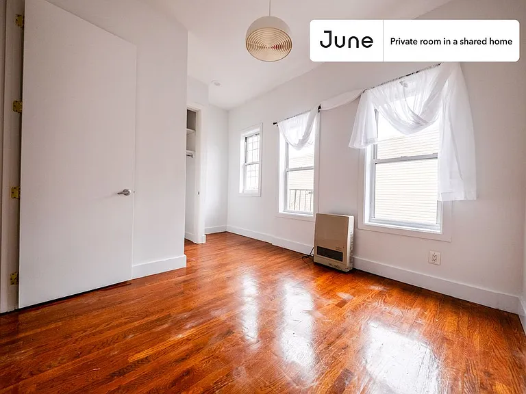255 Evergreen Ave #A — Photo 3