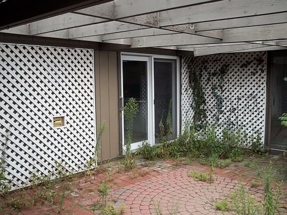 4th image of 4 Woodview Dr