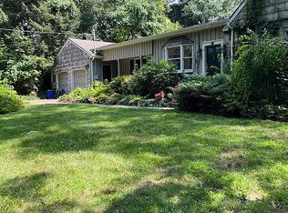 21 Woodhollow Ln, Huntington, NY 11743