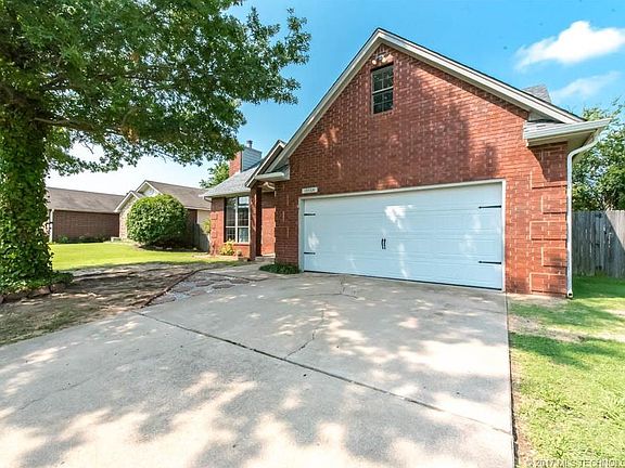 3rd image of 13764 S Oak Pl E