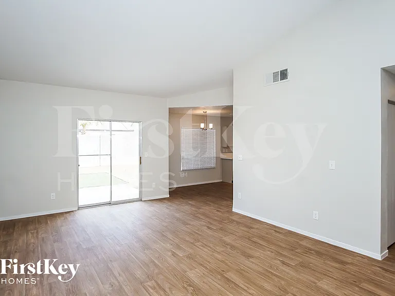 4600 W La Madre Way — Photo 2