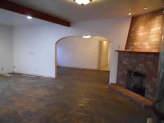 4th image of 122 S Canada St