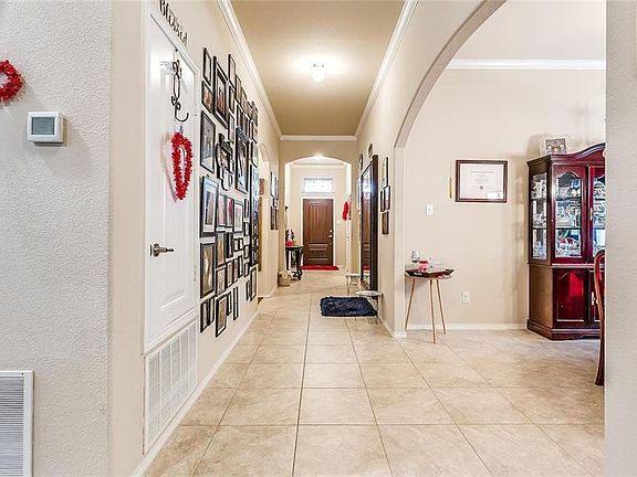 5th image of 420 Peach Ln